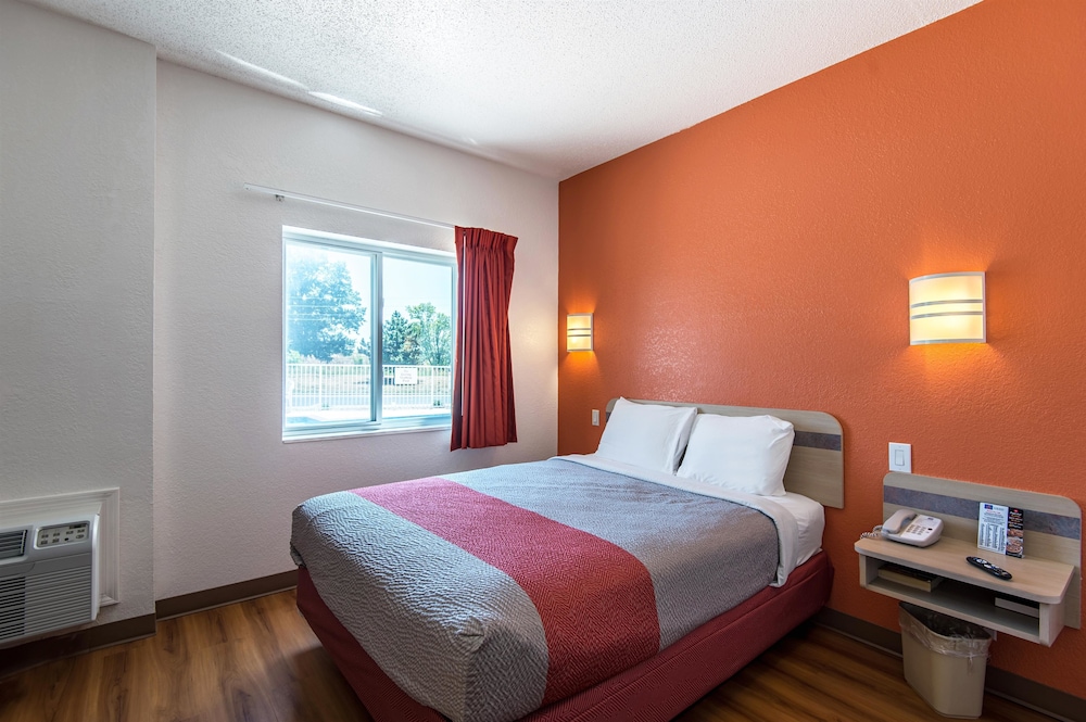 Deluxe Room, 1 Queen Bed, Accessible, Non Smoking
