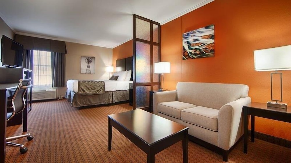 Suite, 1 King Bed, Non Smoking, Jetted Tub (No Pets In Room Type) photo 1
