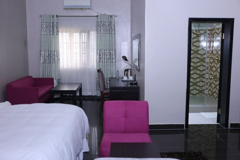 Royal Room - Photo 8