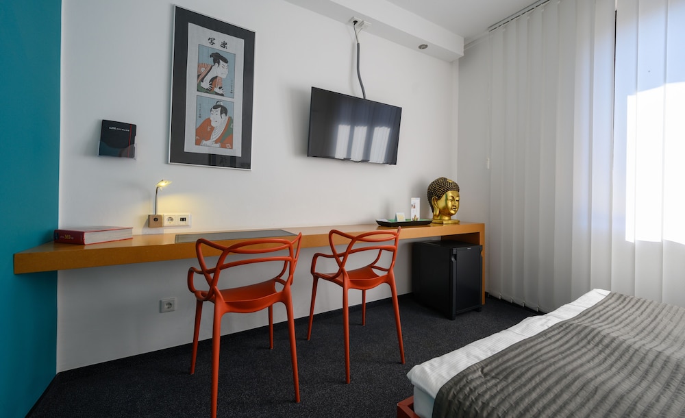 Standard Double Room, 1 King Bed photo 2