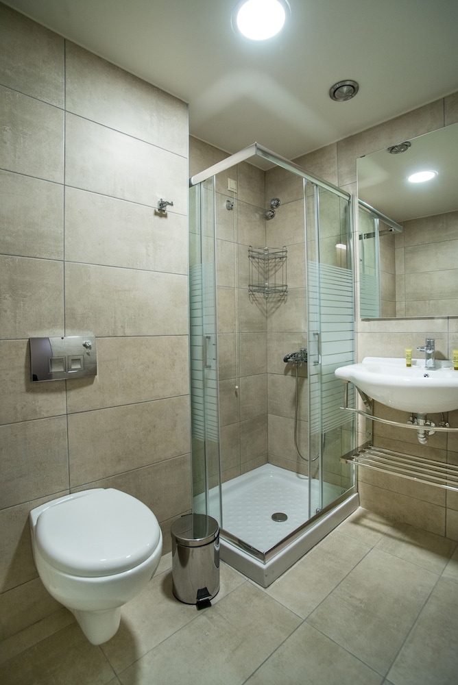 Deluxe Triple Room photo 2