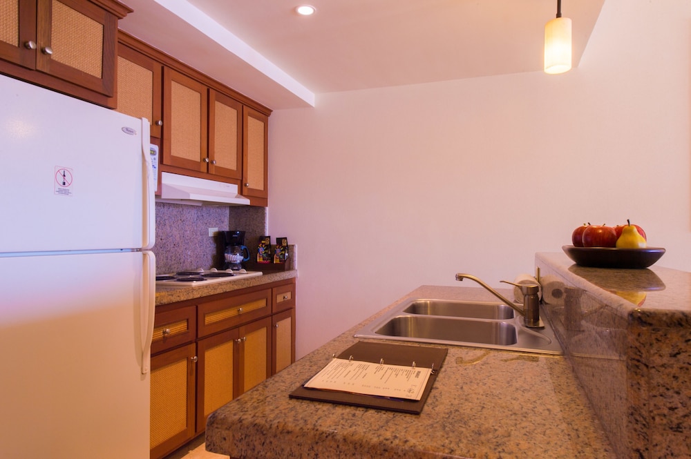 Suite, 1 Bedroom - Photo 3