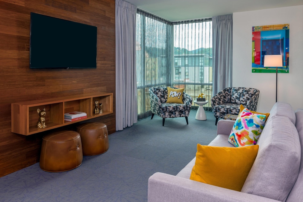 aloft, Suite, 1 King Bed, City View - Photo 1
