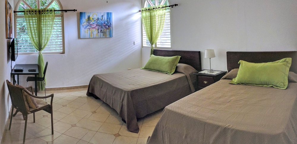 Deluxe Room, 2 Queen Beds, Non Smoking, Garden View