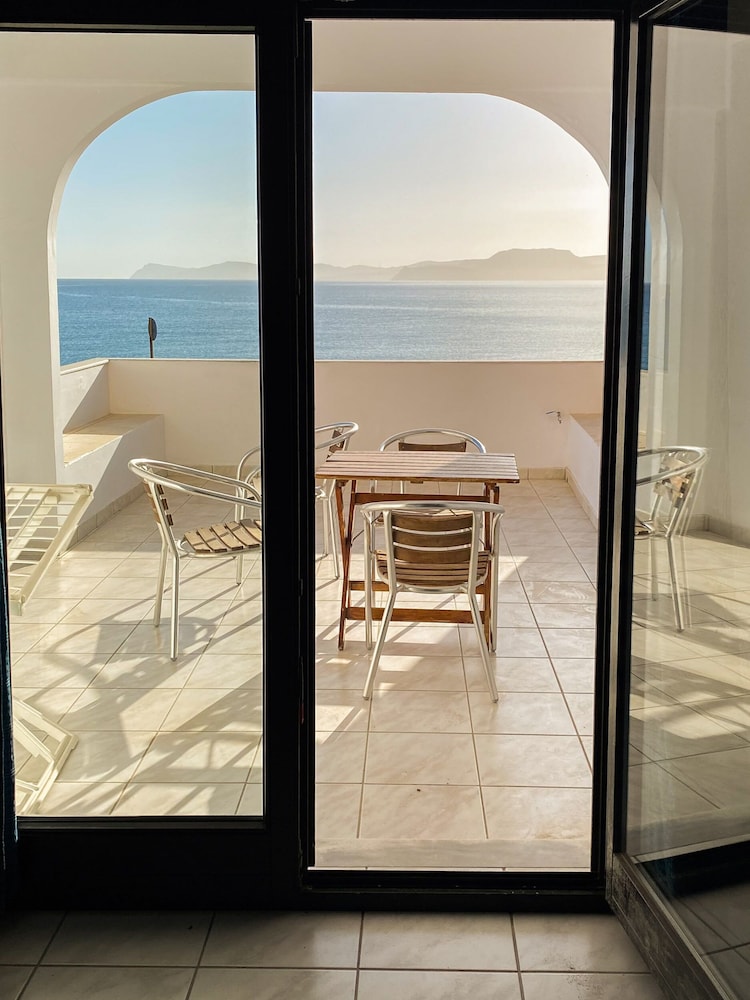 Comfort Apartment, Sea View, Beachside photo 2