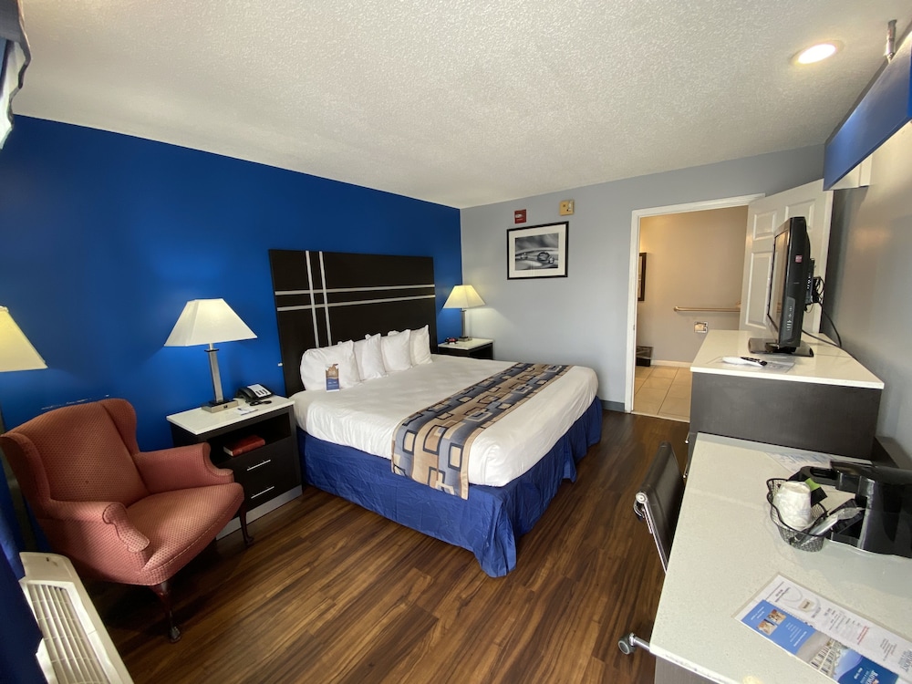 Room - Photo 2