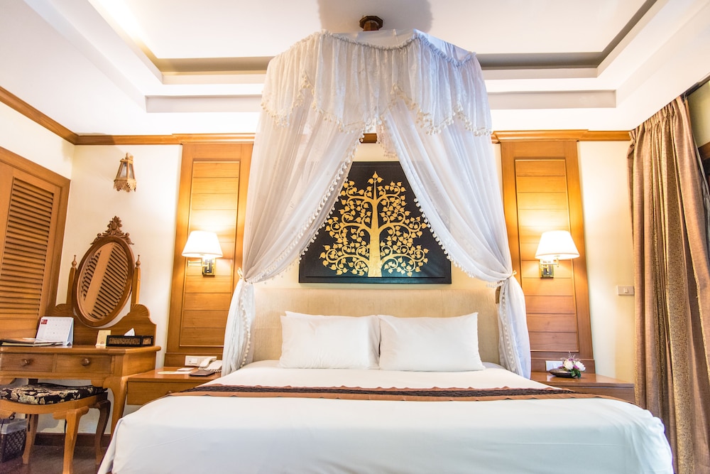 Deluxe Room, 1 King Bed, Pool Access (Lanna) - Photo 12