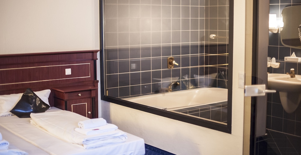 Double Room (Busy) photo 2
