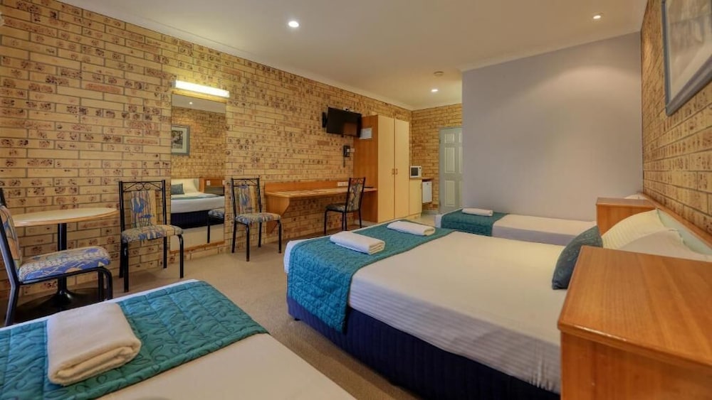 Classic Triple Room, Multiple Beds, Non Smoking photo 2