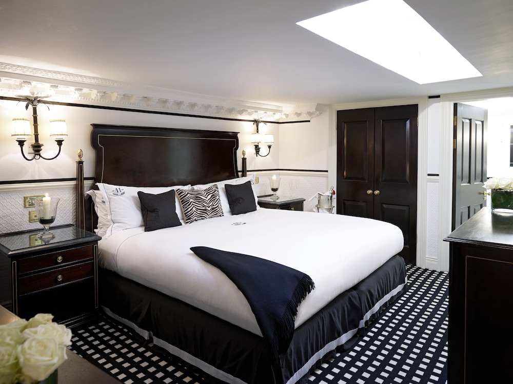 Junior Suite (Split Level)