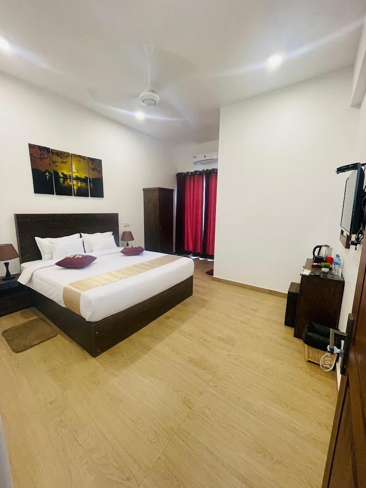 Luxury Double Room, Balcony, City View photo 1