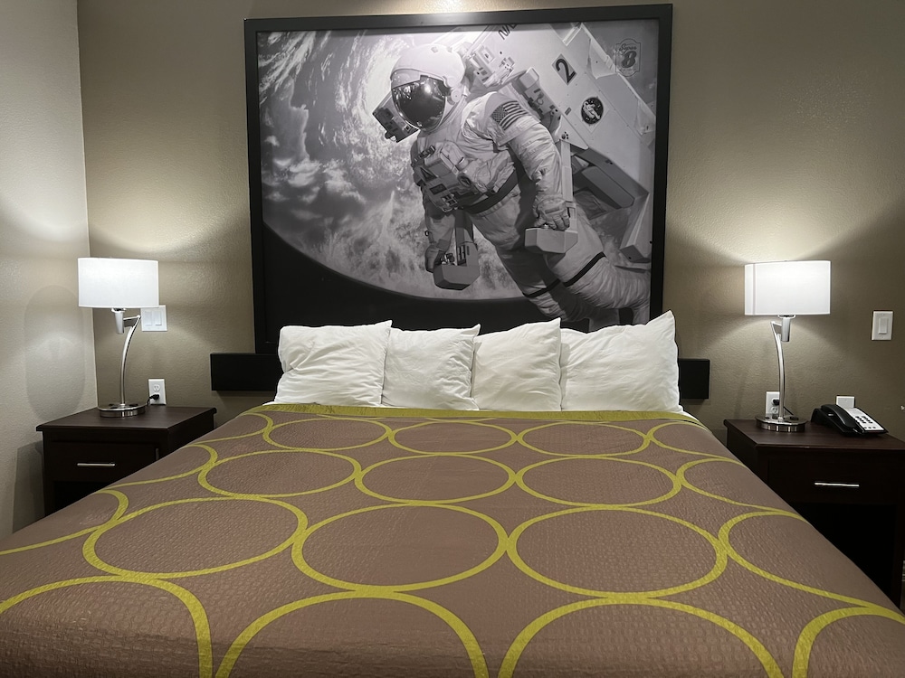 Deluxe Suite, 1 King Bed, Non Smoking - Photo 4