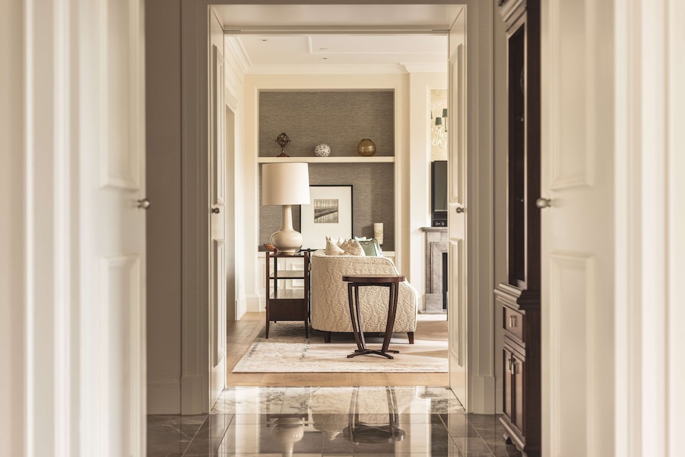 Luxury Suite, 1 King Bed (Brentano)