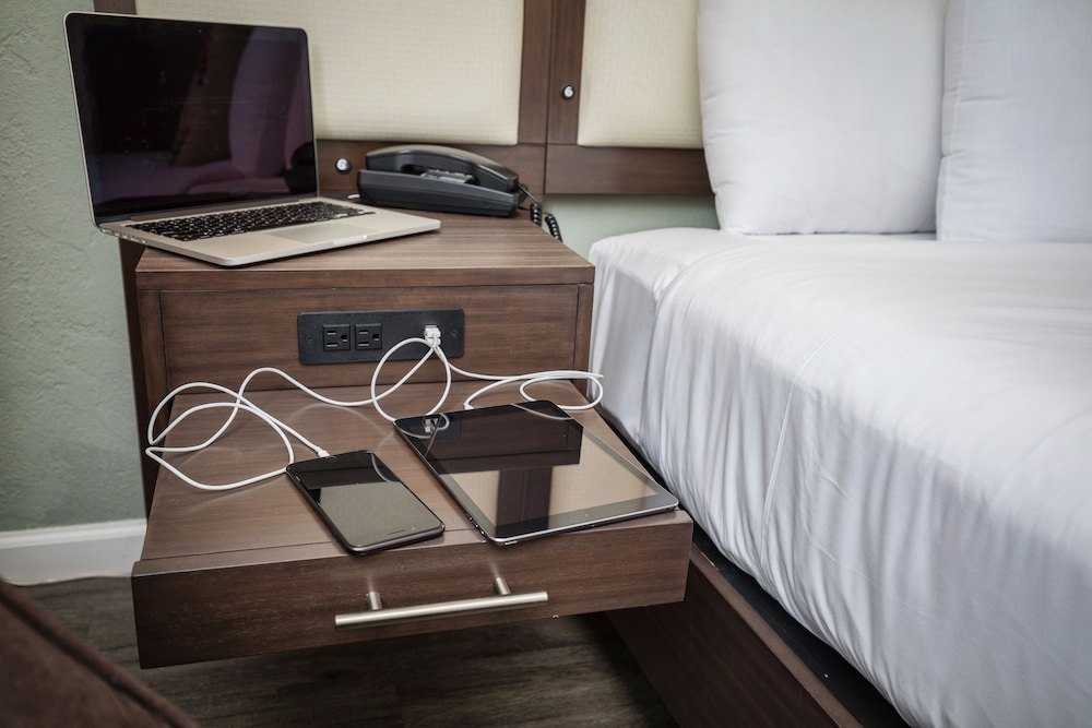 Deluxe Room, 2 Queen Beds, Bathtub (Non Smoking 2 Queen Room- Bathtub) - Photo 4