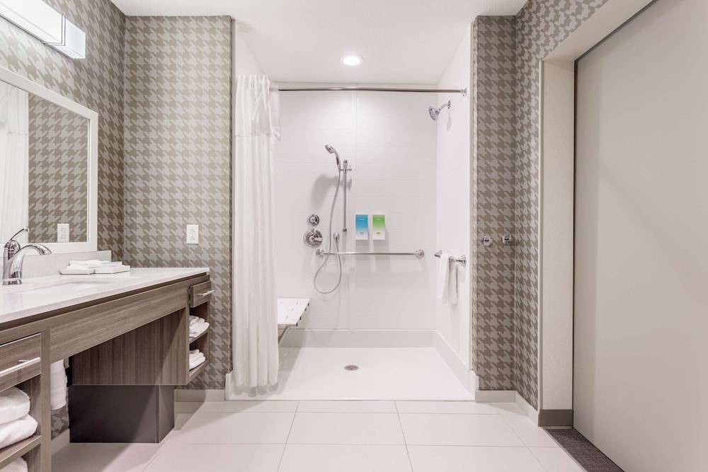 Suite, 1 King Bed, Accessible (Roll-In Shower, Mobility & Hearing) - Photo 1
