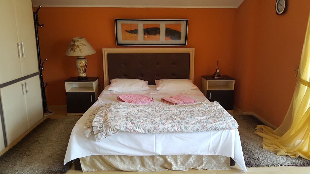 Deluxe Suite - City View