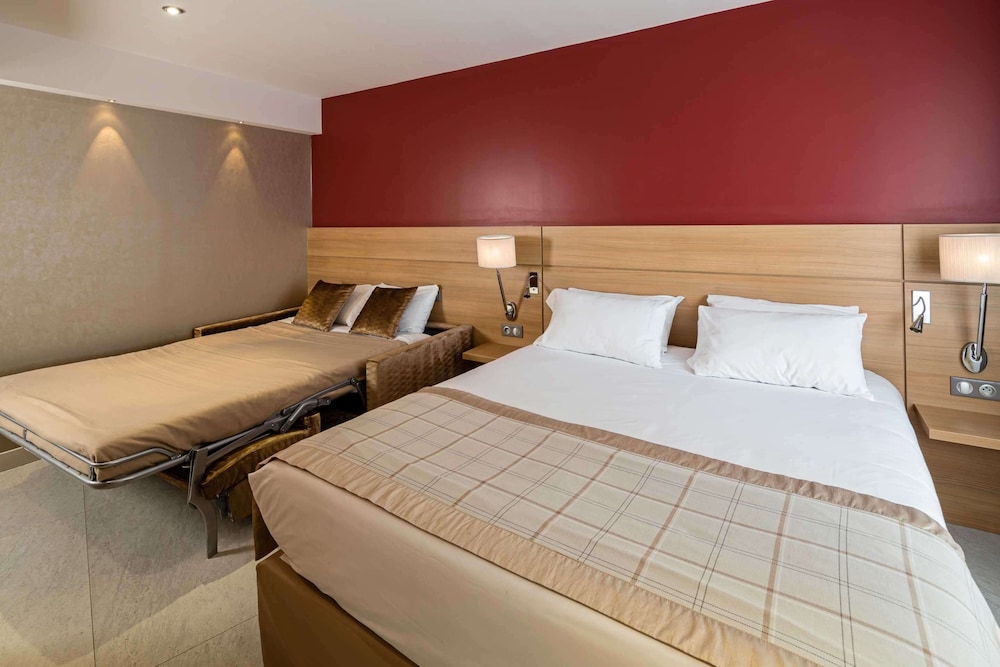 Family Room, 1 Queen Bed, Non Smoking (Sofabed is a double bed;Larger Room)