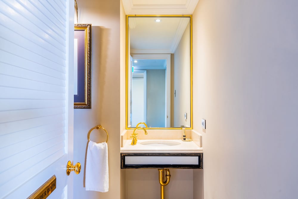 Stamford Suite - Photo 18