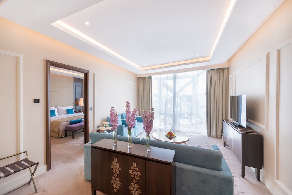 Suite, 1 Bedroom - Photo 1
