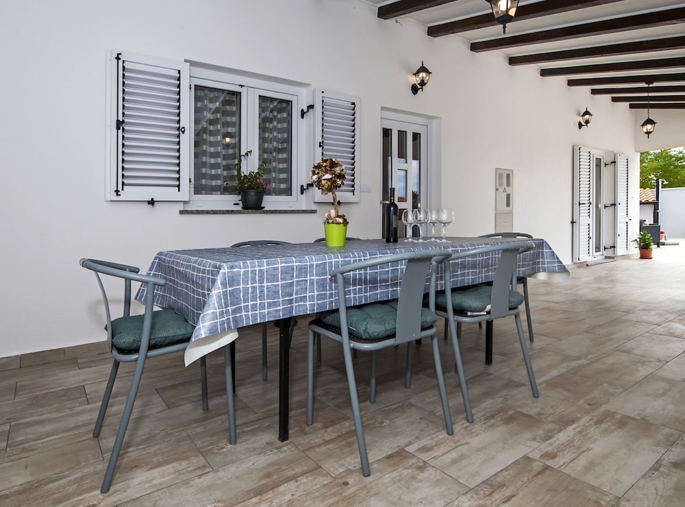 House (Three Bedroom Holiday Home with Pool) photo 3