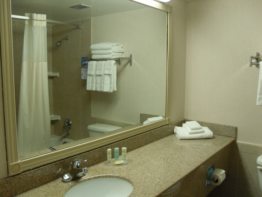 Standard Room, 2 Queen Beds, Non Smoking - Photo 4
