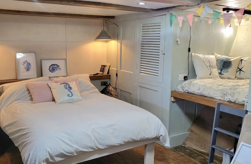 Traditional Apartment, Ensuite, Marina View photo 2