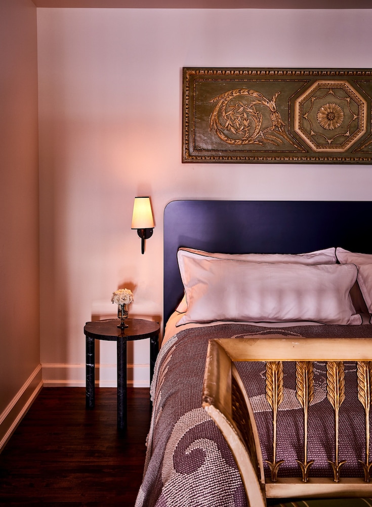 Chamber Suite, 1 Queen Bed photo 3