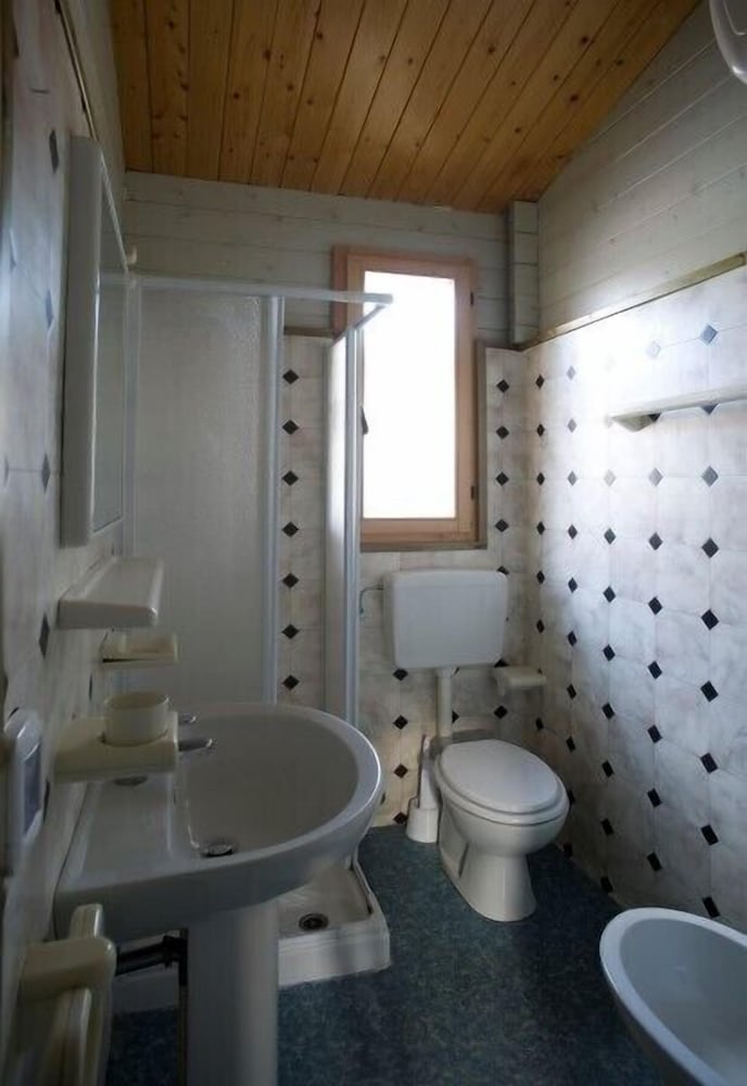 Bungalow, 2 Bedrooms photo 2