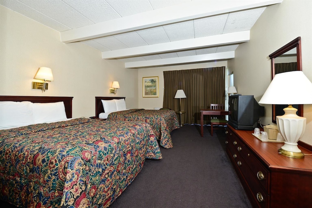 Room, 2 Queen Beds, Non Smoking - Photo 1