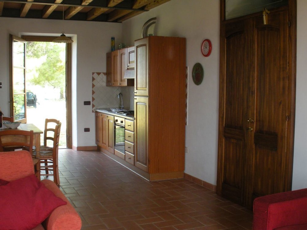 Apartment, 2 Bedrooms, Ground Floor photo 3