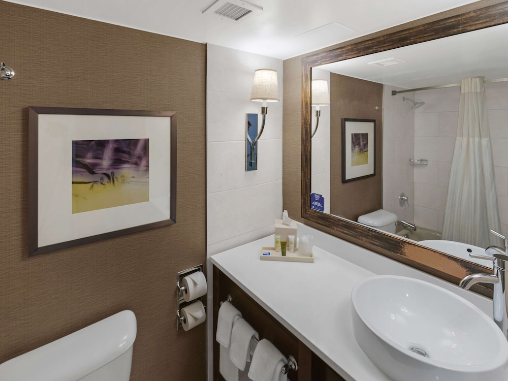 Room, 1 King Bed, City View - Photo 4