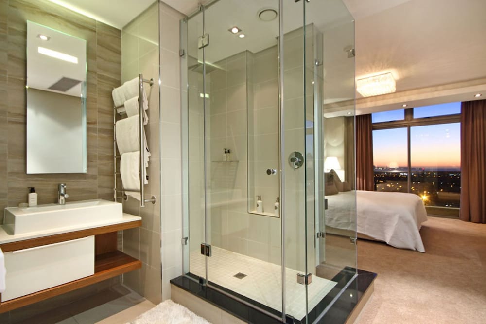 Three-Bedroom Exclusive Penthouse - Photo 3