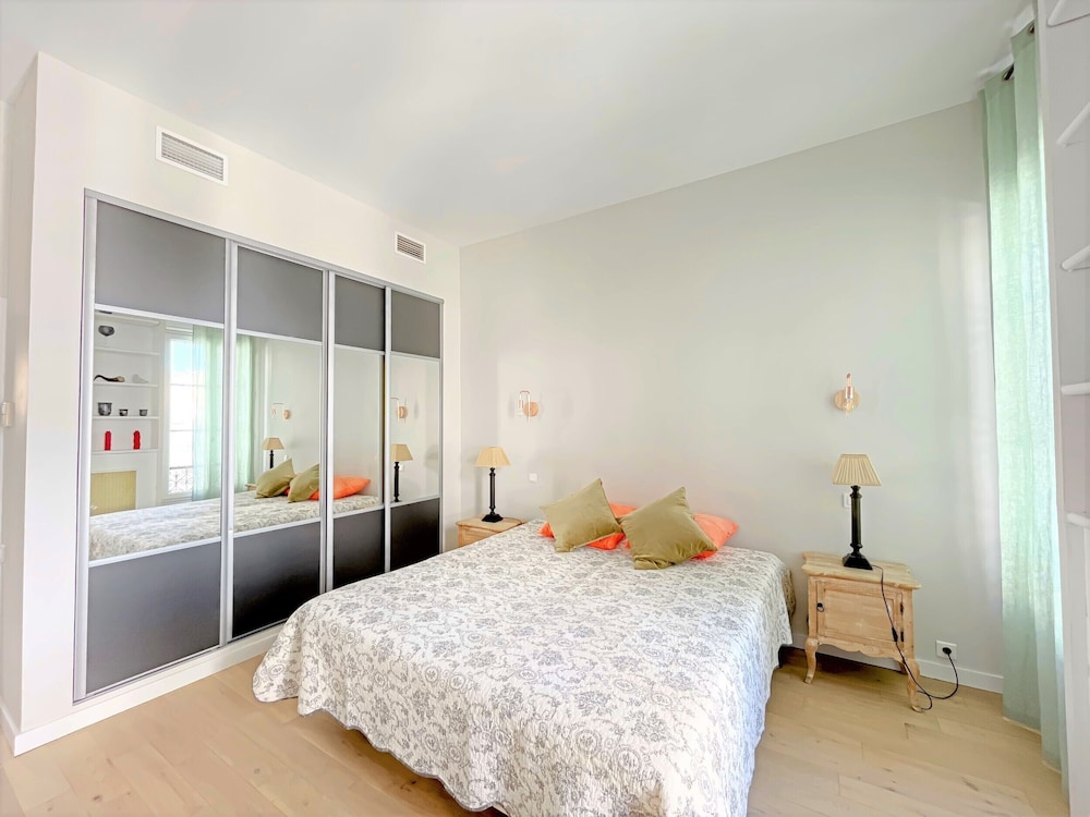 City Apartment, 2 Bedrooms, Beachside