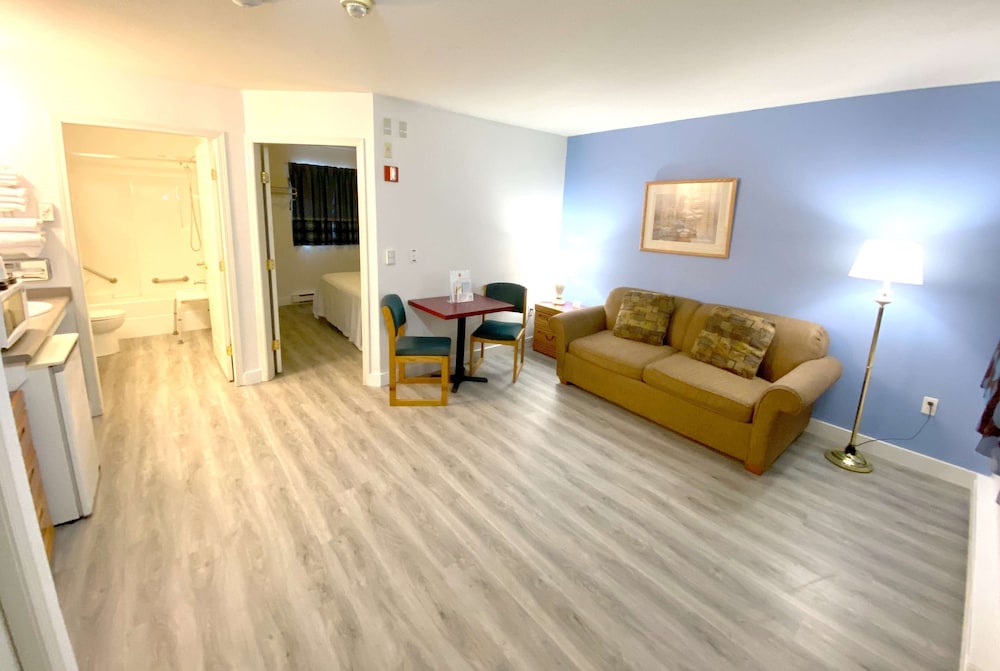2 Queen Bed, 1-Bedroom, Deluxe Suite, Non-Smoking photo 1