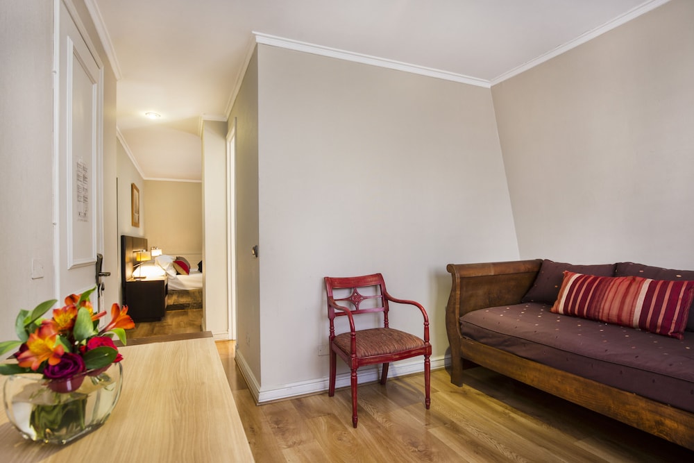 Junior Suite, 1 Queen Bed photo 2