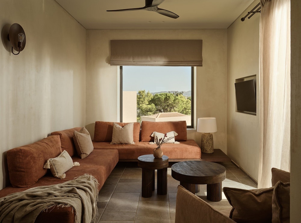 Executive Suite with Private Pool and Sea View - Photo 5