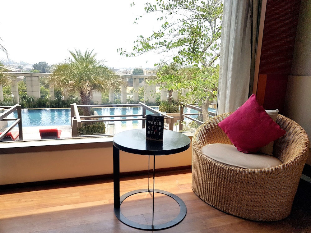 Room, 2 Twin Beds, Pool View - Photo 2