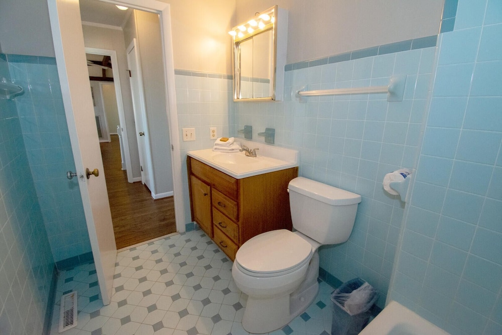 House, Multiple Beds, Patio, Beach View (711 Yellow Perch Rd) photo 3