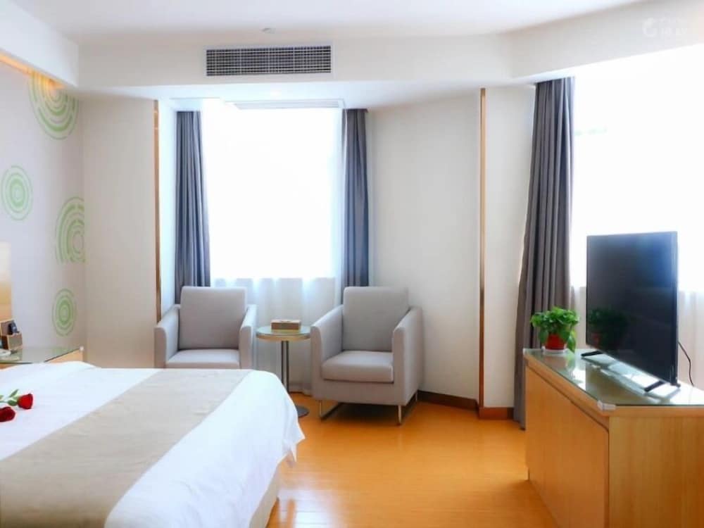 Deluxe King Room photo 2