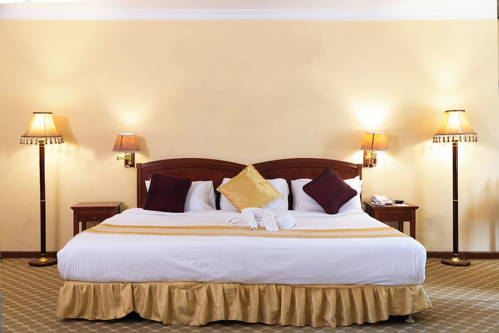 Suite - Photo 1