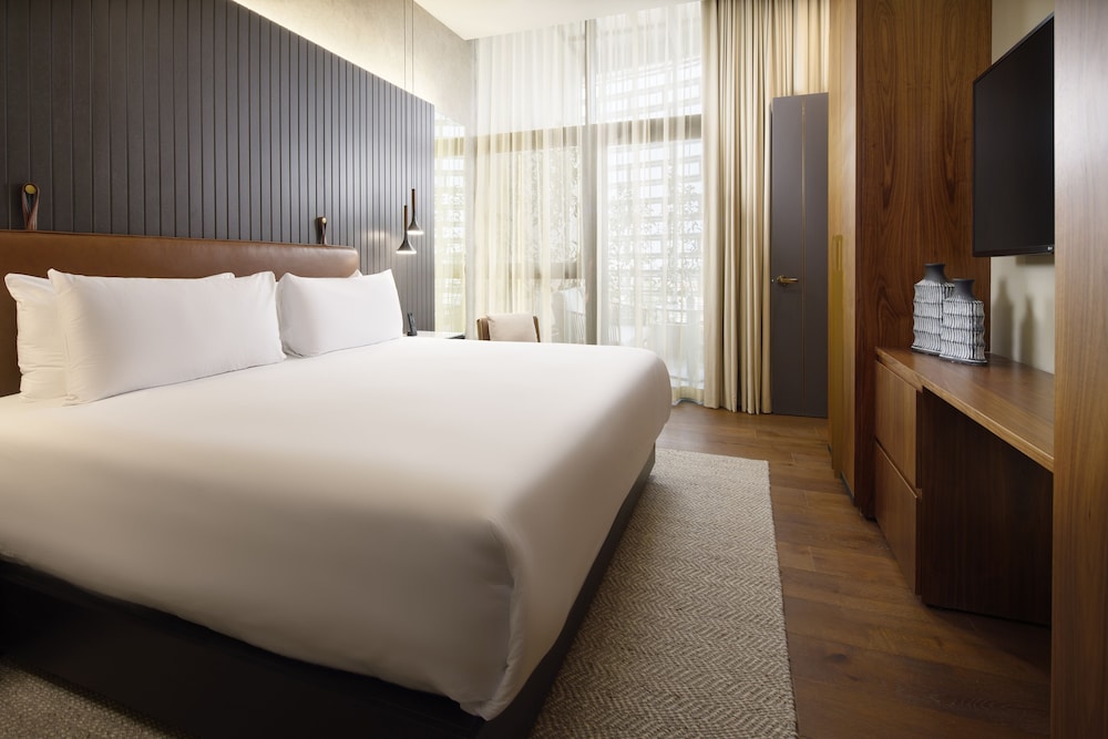 Luxe Apartment - Photo 7