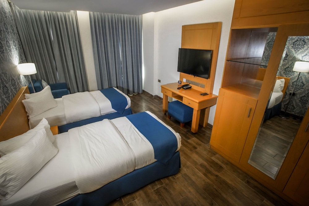 Deluxe Room, 1 King Bed - Photo 5