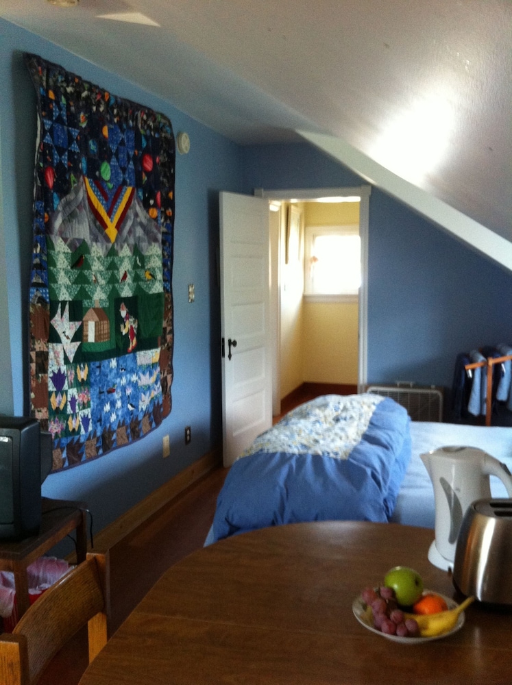 Family Double Room Single Use, 2 Queen Beds photo 2