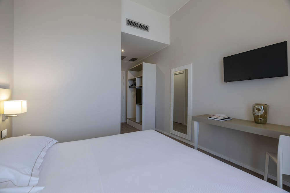 Room, Sea View