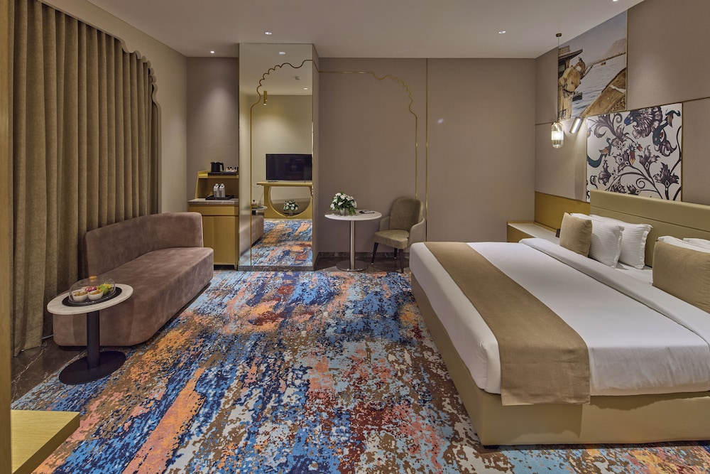 Junior Suite with Bathtub