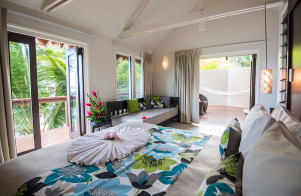 Beachfront Villa photo 1