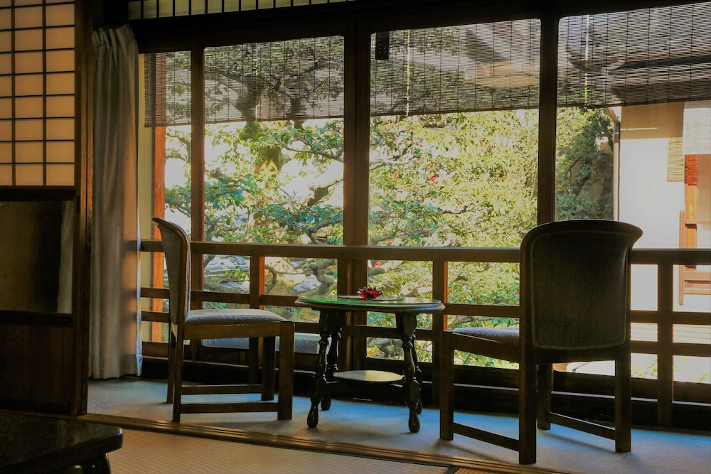 Japanese Style Family Room, Garden view photo 2