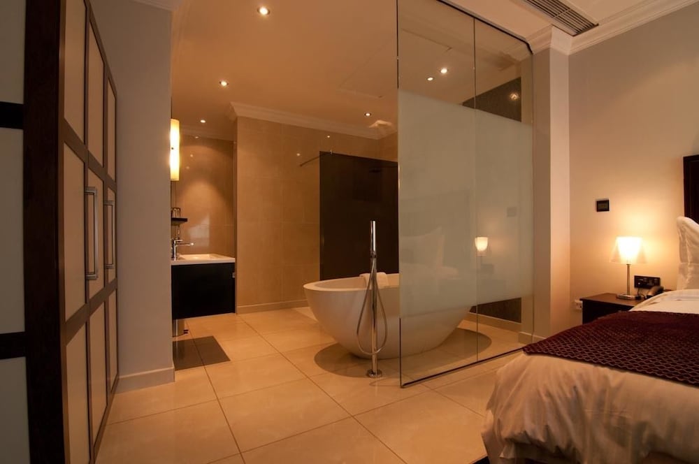 Elite Suite, 1 King Bed photo 3