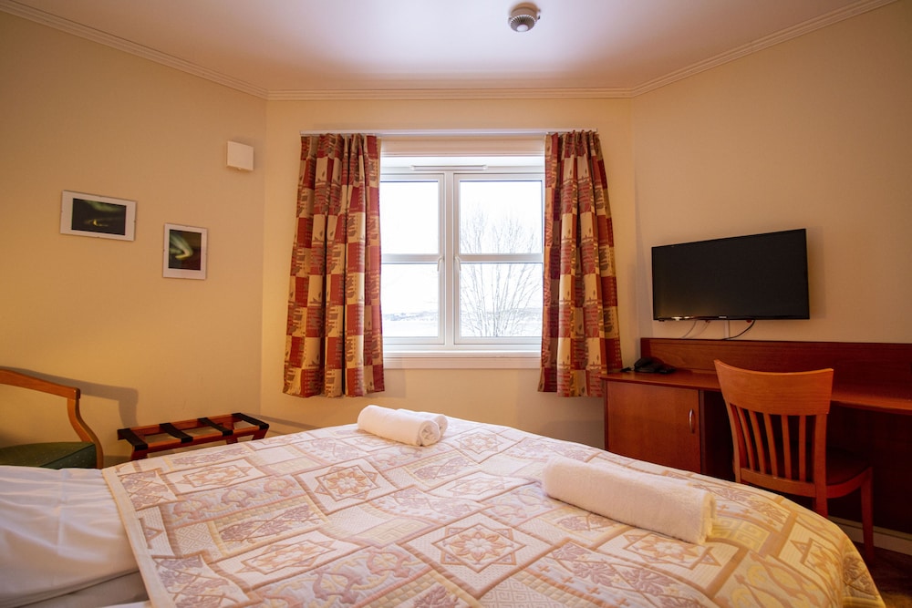 Standard Twin Room, 1 Bedroom, Mountain View, Sea Facing photo 2
