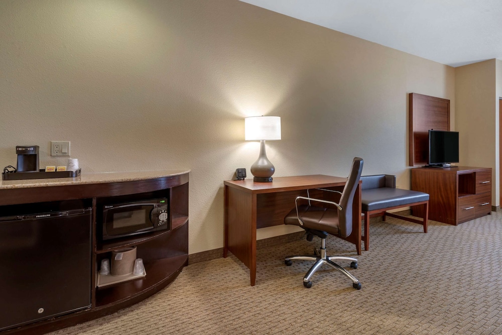 Suite, Multiple Beds, Non Smoking, Mountain View photo 2